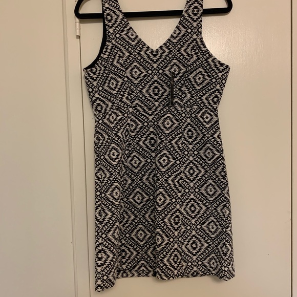 Hollister Zipper Front Black/ White Printed Dress - Picture 4 of 5